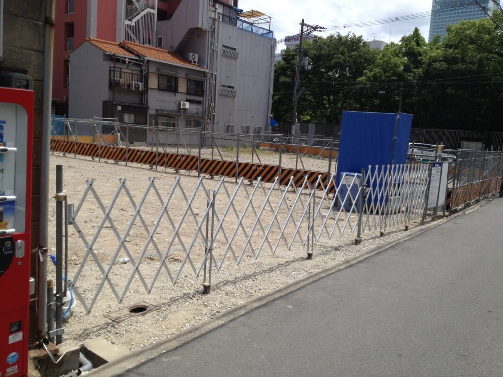 仮設ゲートの固定には「くい丸」が最適！単管パイプとの違いを徹底解説【現場事例】