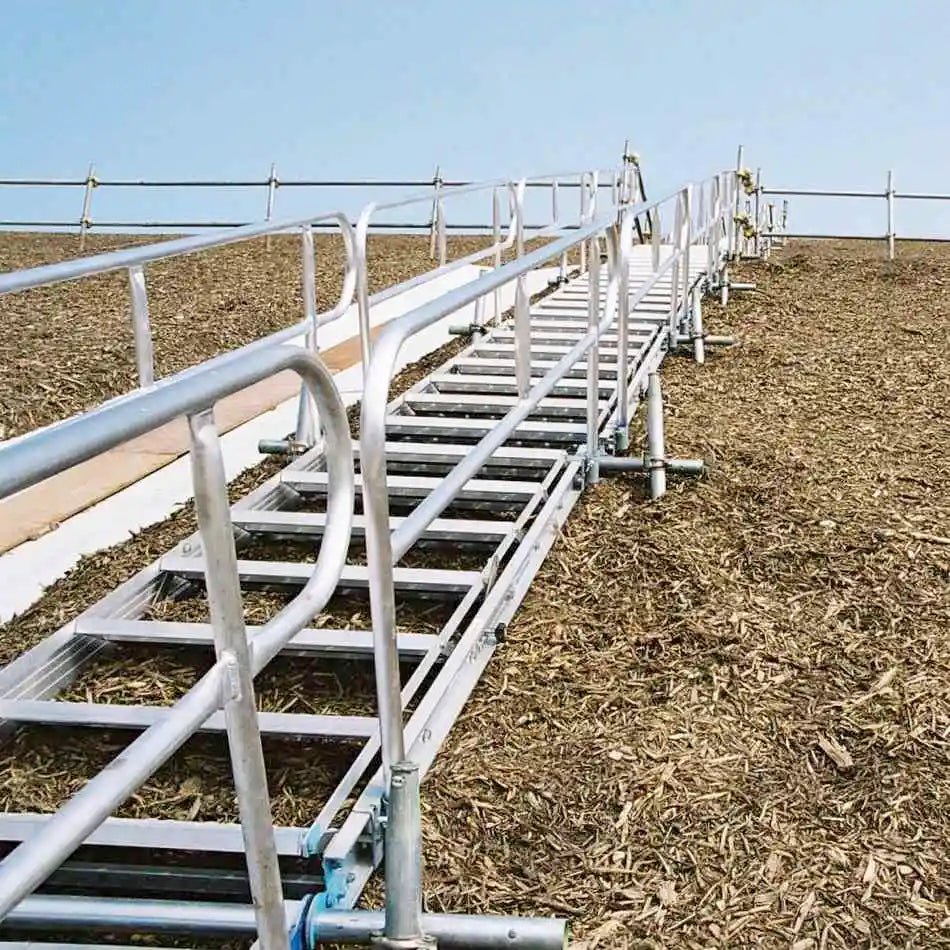 仮設階段(タラップ)にお使い頂きました