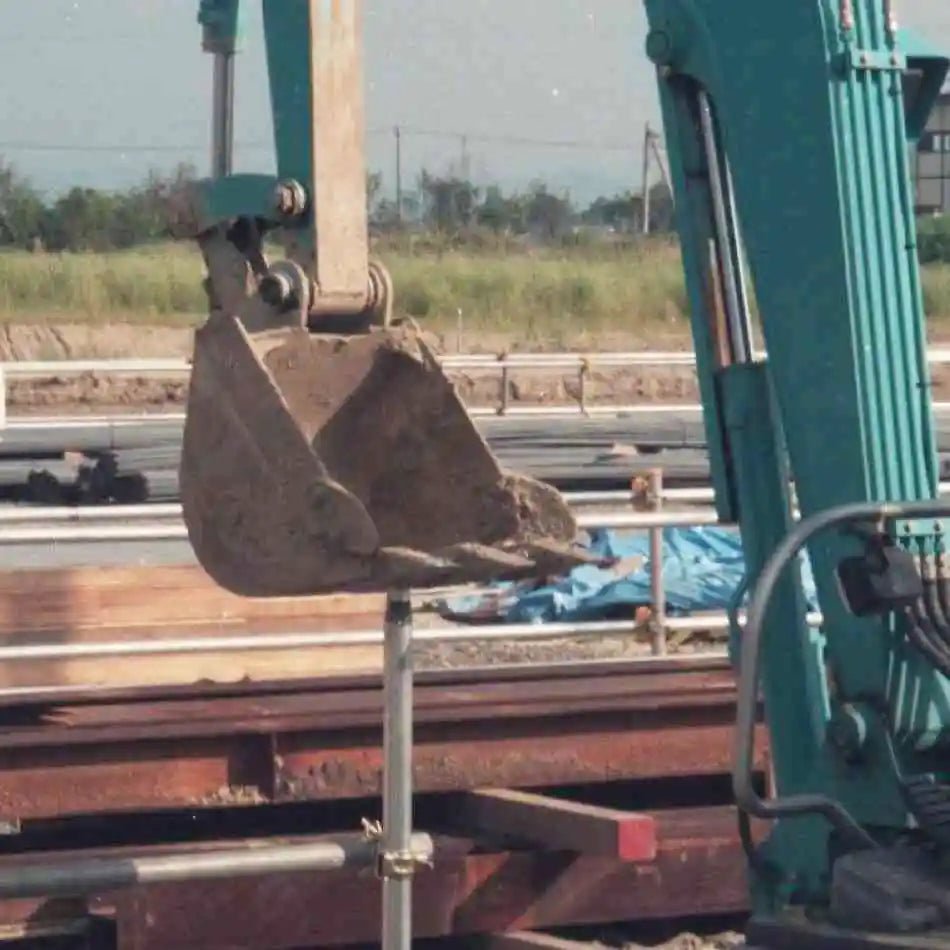 バケットでくい丸を押し込むのはOKか？