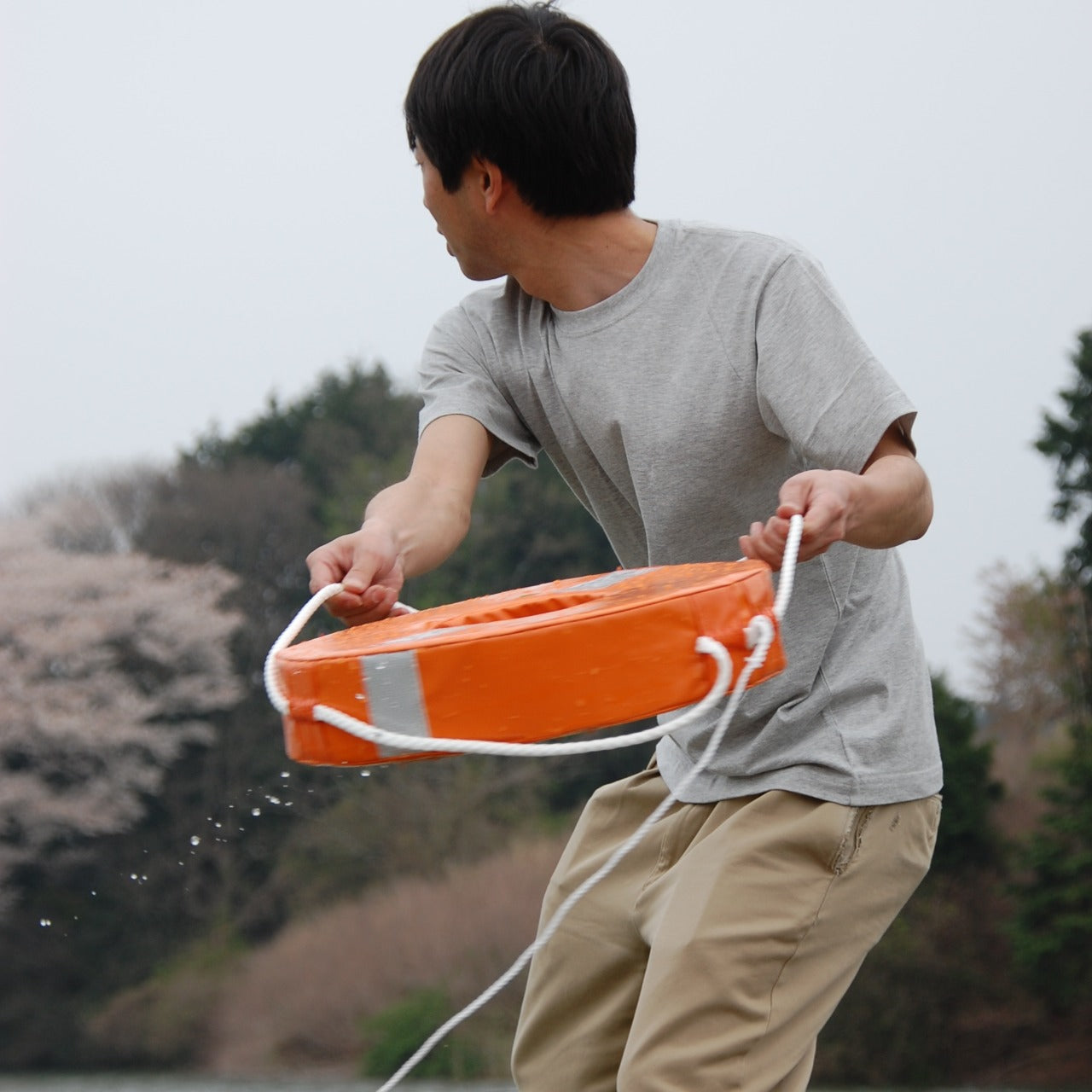 水難レスキュー(TM)　本当に必要な場所に設置できる救命浮環スタンド